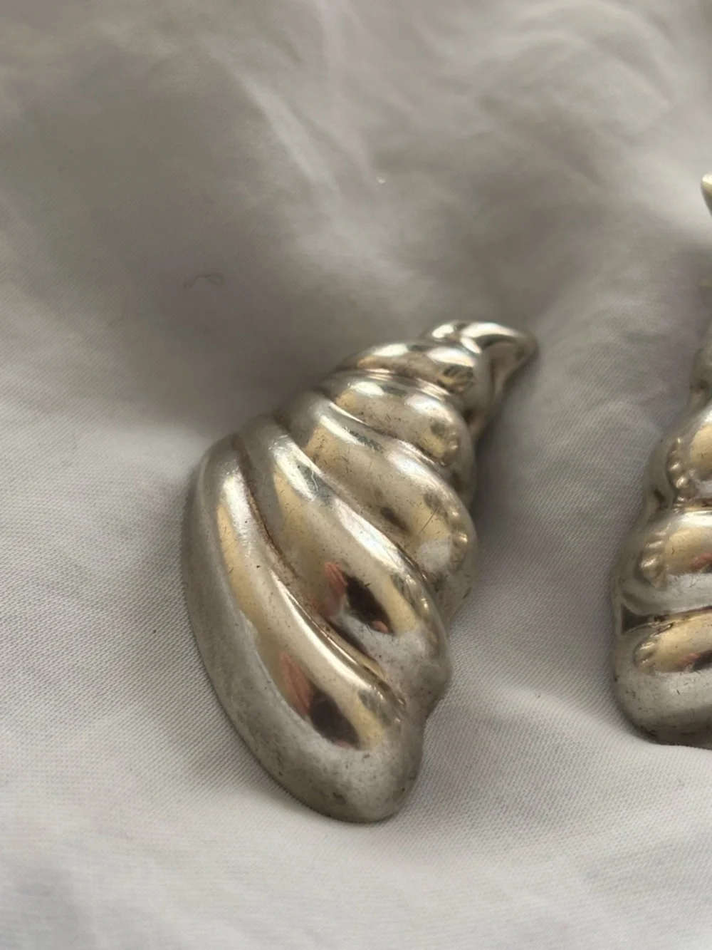 Vintage Oyster Shell Sterling Silver Earrings - Picture 2 of 7